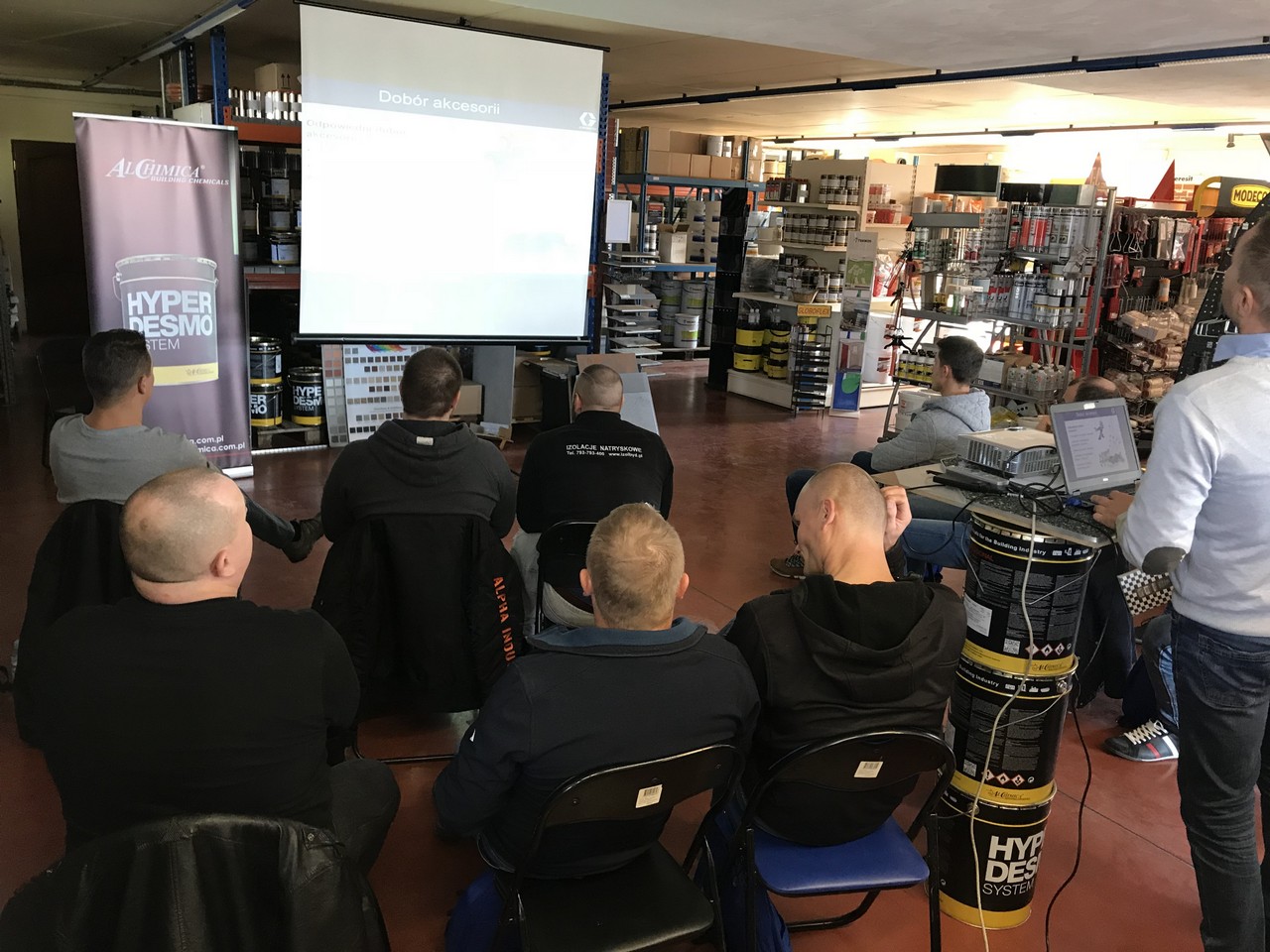 Natrysk membran poliuretanowych Hyperdesmo agregatem hydraulicznym Graco