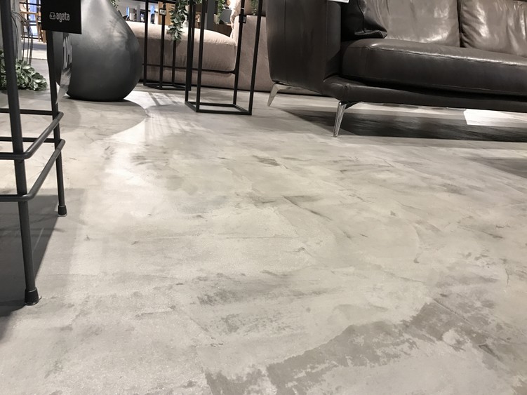 Posadzka z mikrocementu po aplikacji Aquasmart TC AntiStain Posadzka z mikrocementu po aplikacji Aquasmart TC AntiStain