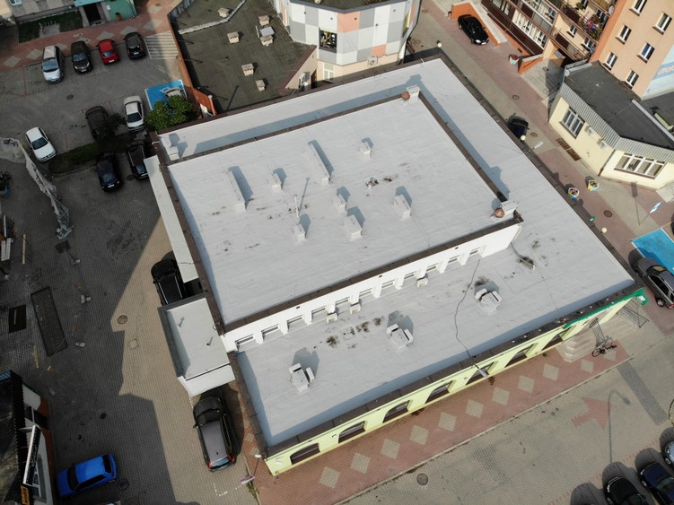 Dach Banku Spółdzielczego w Suwałkach po renowacji w systemie Hyperdesmo
