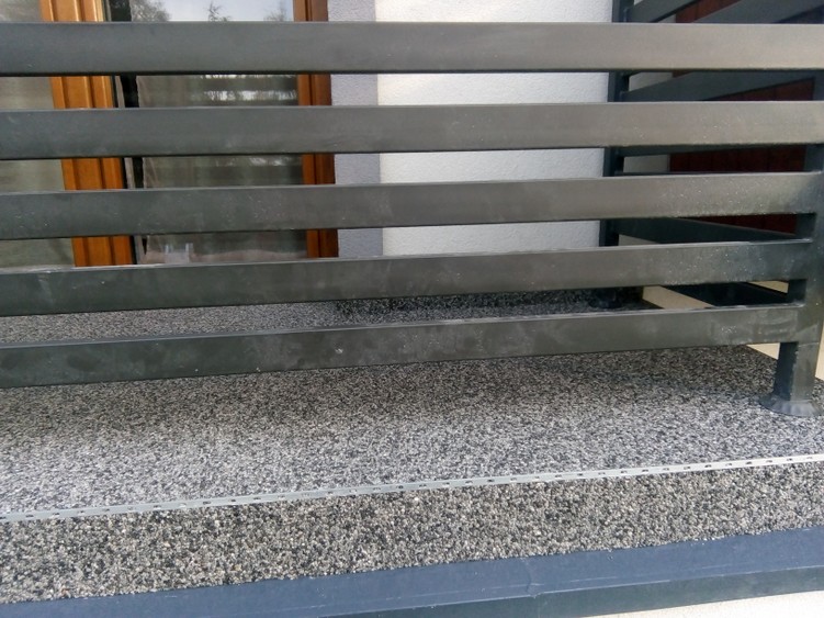 Balkon z kamiennym dywanem - system żywic poliuretanowych HYPERDESMO
