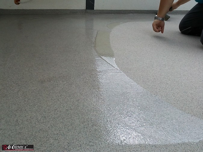 Wykonywanie powłoki top-coat z Hyperdesmo-T Żywice poliuretanowe dla budownictwa - Alchimica